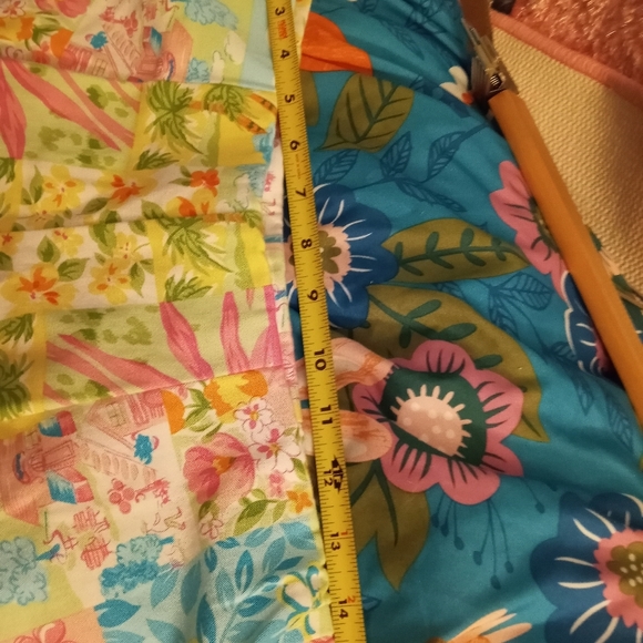 Briggs Petite Floral Capris Pants - Picture 4 of 4